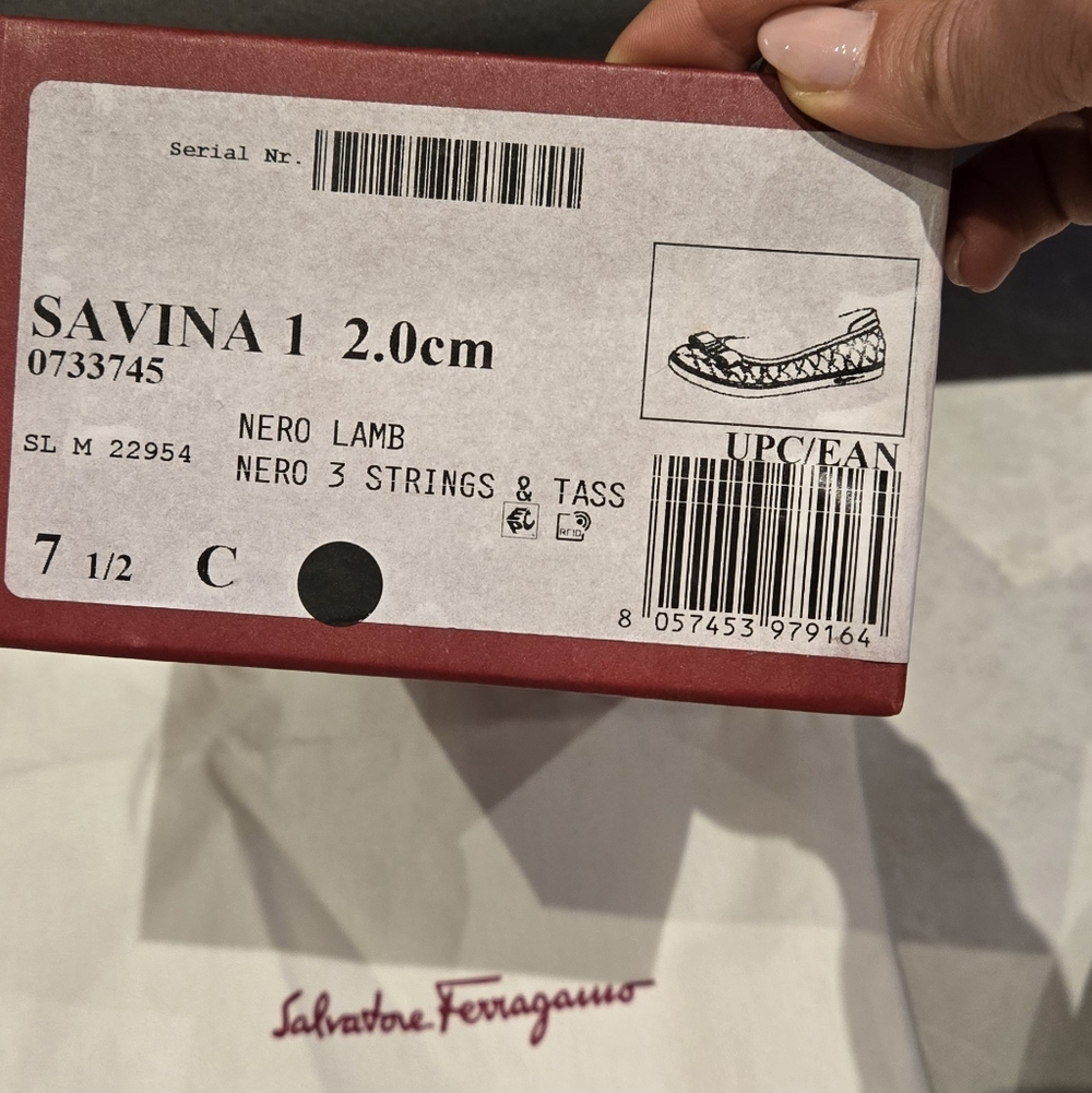 Salvatore Ferragamo Savina Flats – Black (Nero) – Size 7.5 C